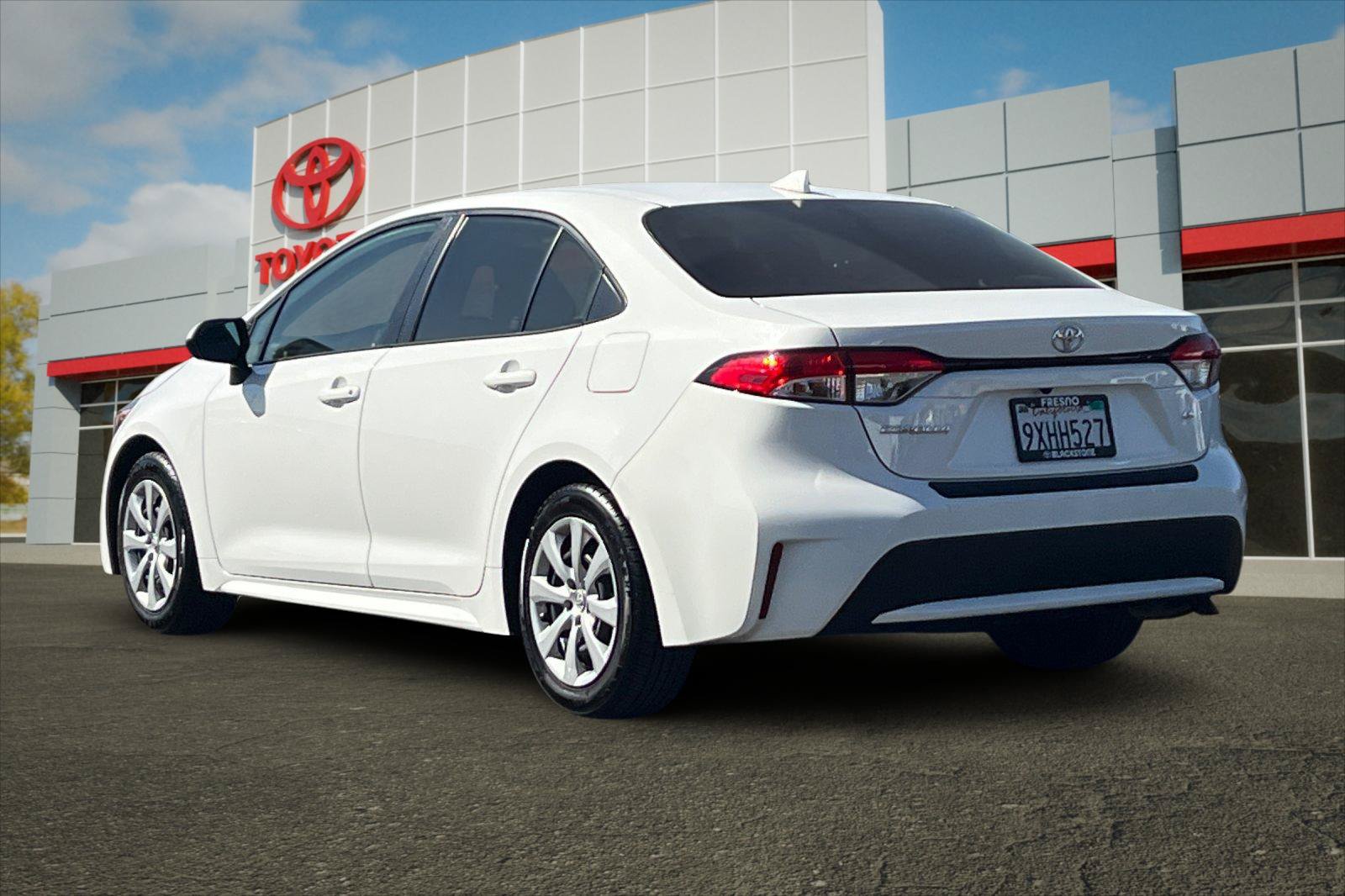 Used 2022 Toyota Corolla LE FWD image 5