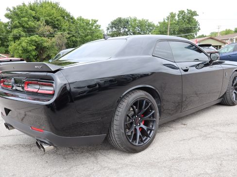 Used 2016 Dodge Challenger SRT Hellcat RWD image 4