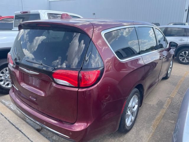 Used 2018 Chrysler Pacifica Touring Plus w/ Tire & Wheel Group FWD image 4