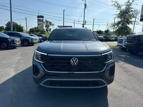 Used 2024 Volkswagen Atlas Cross Sport SE AWD/4WD image 2