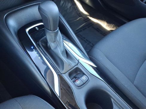 Used 2021 Toyota Corolla LE image 23