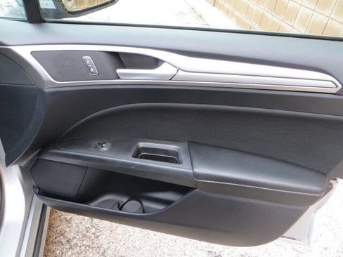 Used 2020 Ford Fusion SE AWD/4WD image 25