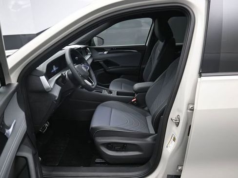 New 2026 Volkswagen Tiguan SE R-Line AWD/4WD image 9