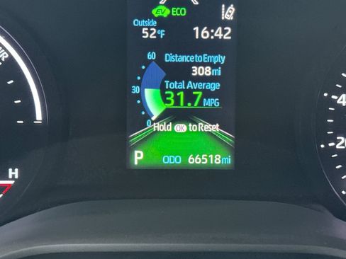 Certified 2023 Toyota Sienna XLE image 33