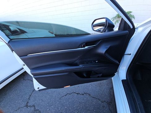 Used 2021 Toyota Camry XSE image 9