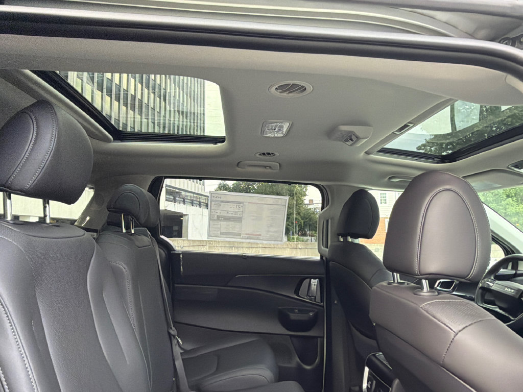 New 2027 Kia Carnival SX w/ Dark Edition Package FWD image 17