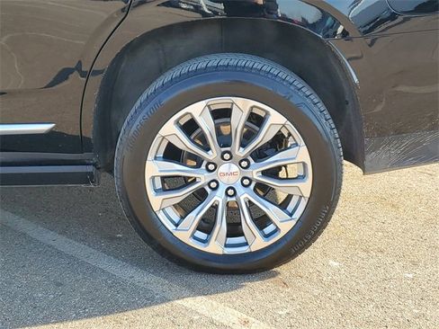 Used 2024 GMC Yukon Denali w/ Advanced Technology Package image 30