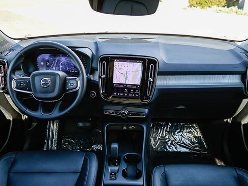 Used 2025 Volvo XC40 B5 Core image 14