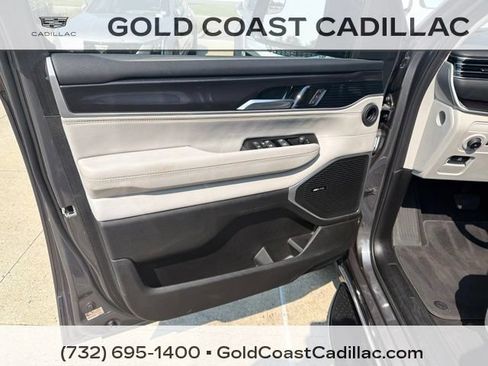 Used 2024 Jeep Wagoneer 4WD w/ Premium Group I image 18