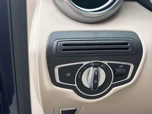Used 2020 Mercedes-Benz GLC 300 4MATIC image 32