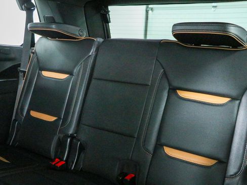 Used 2023 GMC Yukon AT4 w/ AT4 Premium Package AWD/4WD image 29