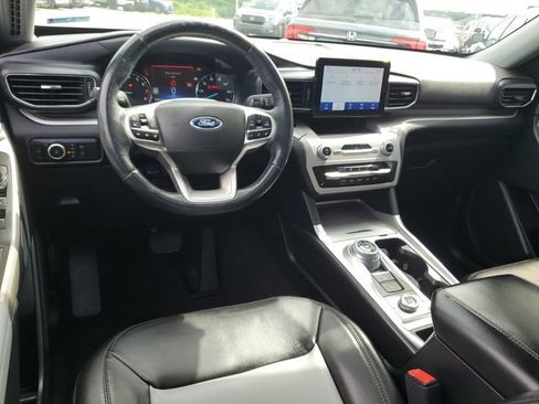 Used 2023 Ford Explorer XLT w/ Equipment Group 202A AWD/4WD image 10