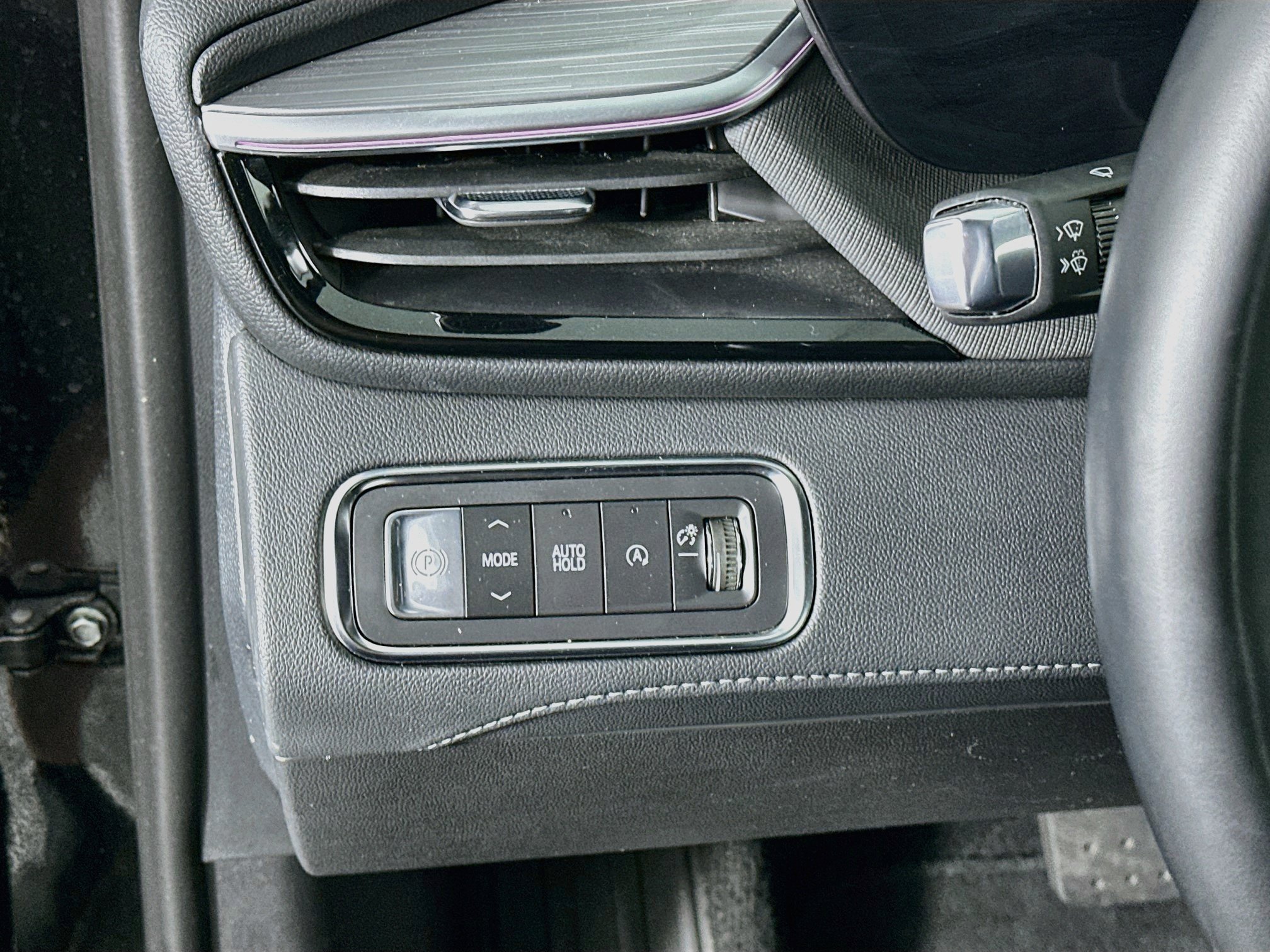 Used 2025 Buick Enclave Preferred FWD image 17