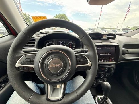 Used 2023 Jeep Renegade Latitude AWD/4WD image 16