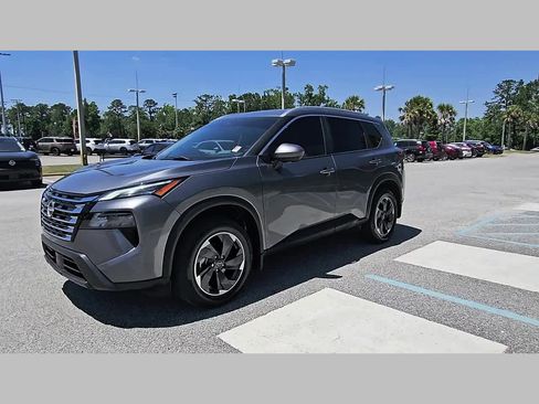 Used 2024 Nissan Rogue SV w/ SV Premium Package FWD image 23