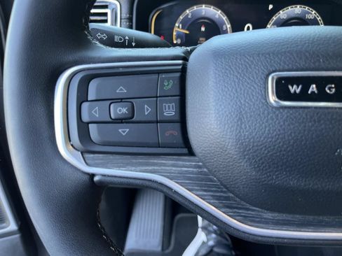 Used 2024 Jeep Wagoneer L Series II RWD image 25