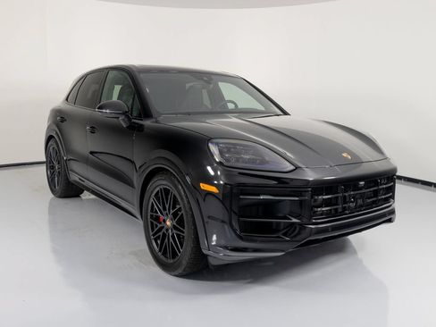 Certified 2025 Porsche Cayenne GTS AWD/4WD image 13