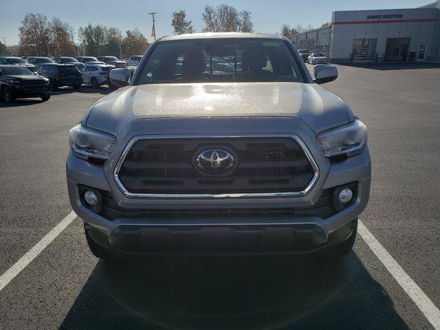 Used 2018 Toyota Tacoma SR5 AWD/4WD image 2