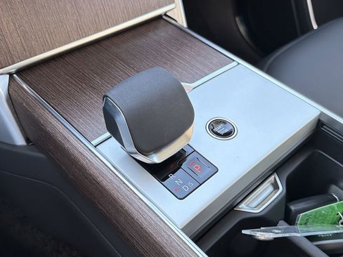 New 2026 Land Rover Range Rover Long Wheelbase SE image 28