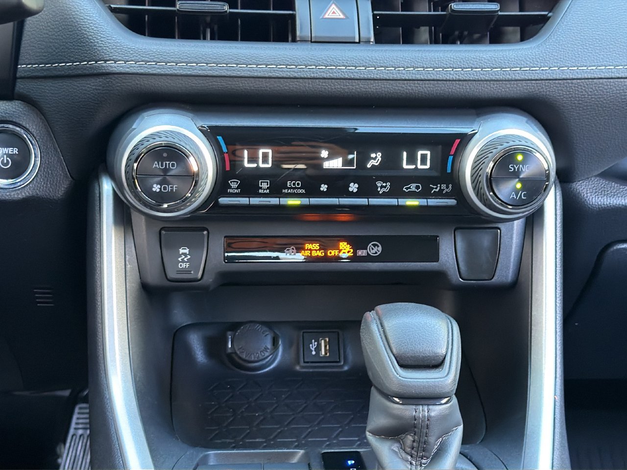 Used 2025 Toyota RAV4 XLE AWD/4WD image 17