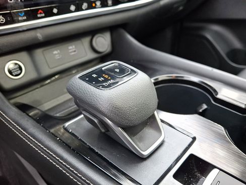 Certified 2022 Nissan Rogue SL w/ SL Premium Package image 17