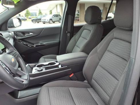 Used 2026 Chevrolet Equinox LT AWD/4WD image 13