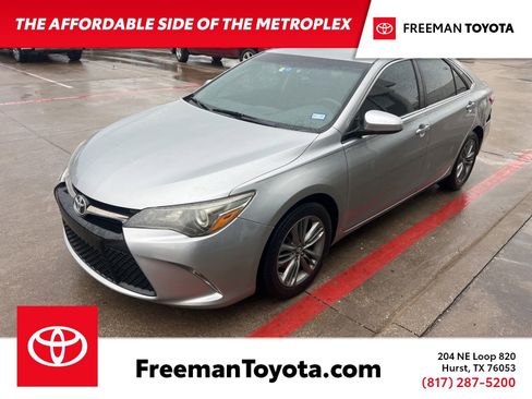 Used 2017 Toyota Camry SE image 1