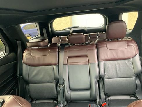 Certified 2020 Ford Explorer Platinum w/ Premium Technology Package image 40