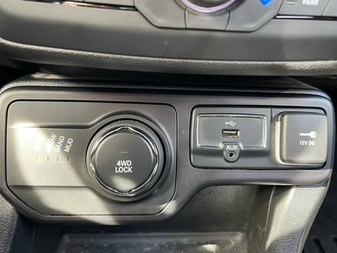 Used 2018 Jeep Renegade Sport w/ Power & Air Group image 17