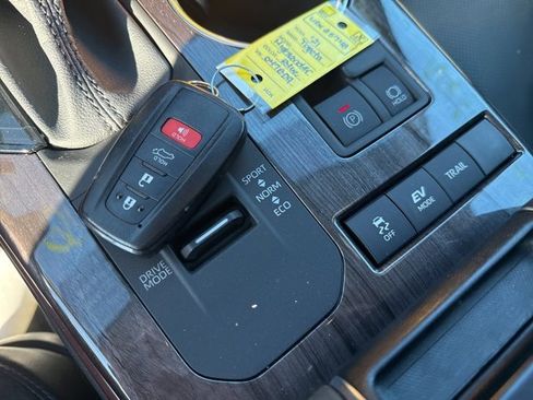 Used 2021 Toyota Highlander Platinum image 16