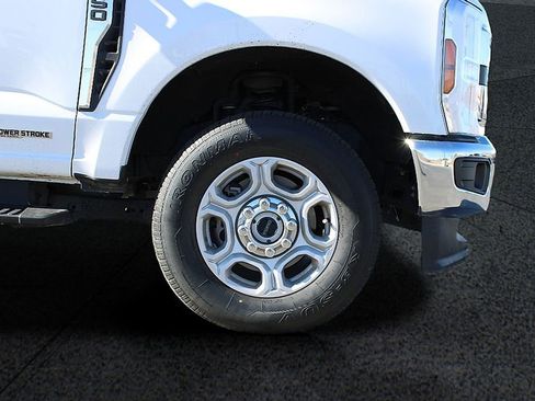 Used 2025 Ford F250 XLT image 10