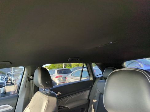 Certified 2021 Volkswagen Atlas Cross Sport SE FWD image 7
