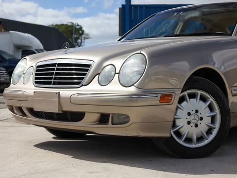 Used 2000 Mercedes-Benz E 320 4MATIC Sedan image 25