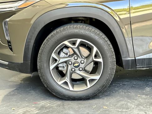 Used 2024 Chevrolet Trax LT w/ Driver Confidence Package FWD image 24