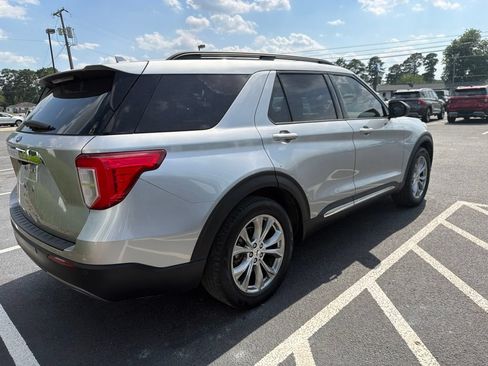 Certified 2020 Ford Explorer XLT w/ Equipment Group 202A RWD image 4