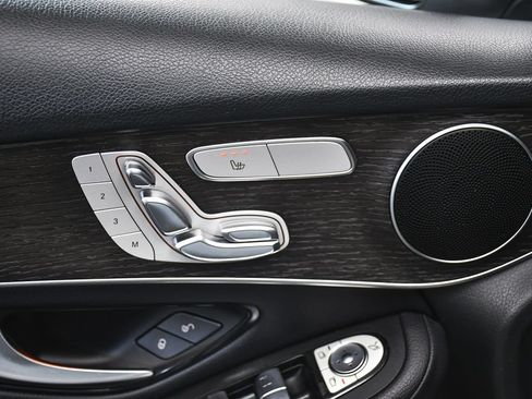 Used 2021 Mercedes-Benz GLC 300 4MATIC image 11