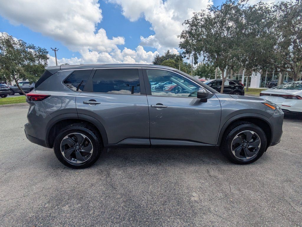 Used 2025 Nissan Rogue SV FWD image 2
