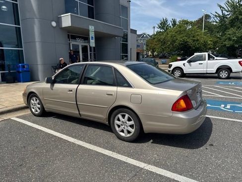 Used 2000 Toyota Avalon XL FWD image 9