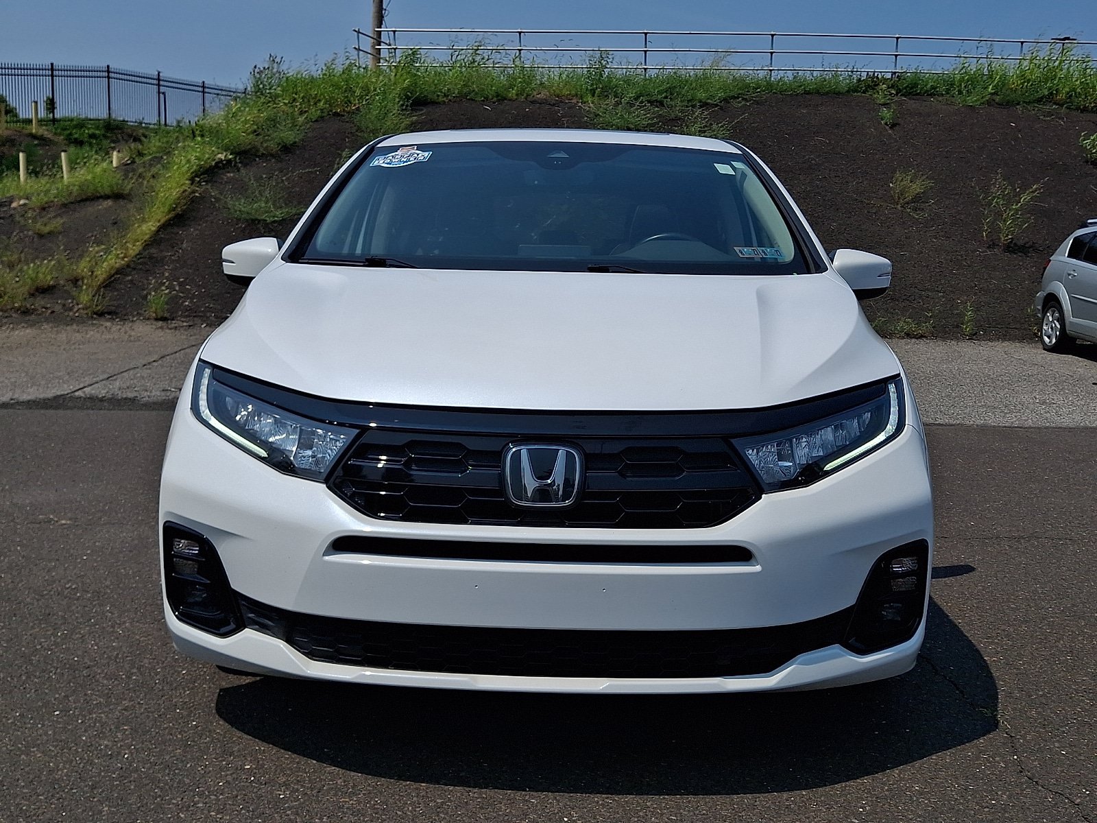Used 2025 Honda Odyssey Elite image 2