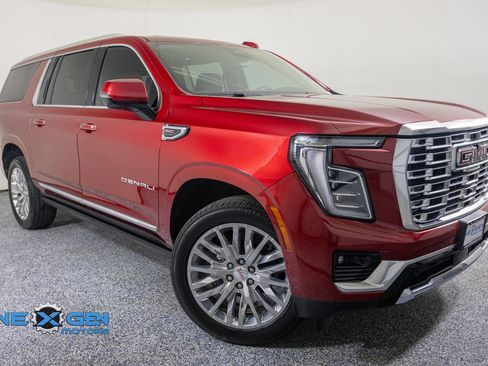 Used 2025 GMC Yukon XL Denali w/ Sun & Power Step Package AWD/4WD image 1