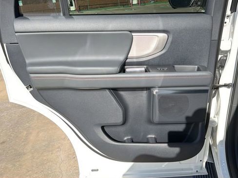 New 2025 Ford Expedition Active image 15