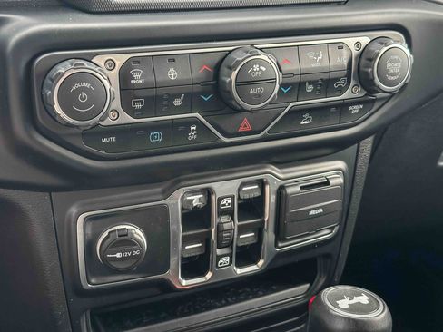 Used 2022 Jeep Wrangler Unlimited Sahara w/ Cold Weather Group image 32