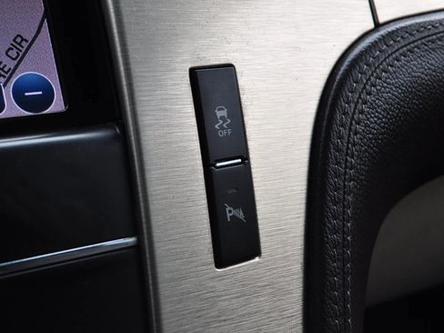 Used 2013 Cadillac Escalade Platinum image 29