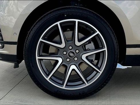 New 2026 Land Rover Range Rover Velar Dynamic SE image 15