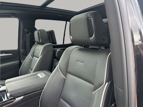 Used 2025 Cadillac Escalade Premium Luxury image 27