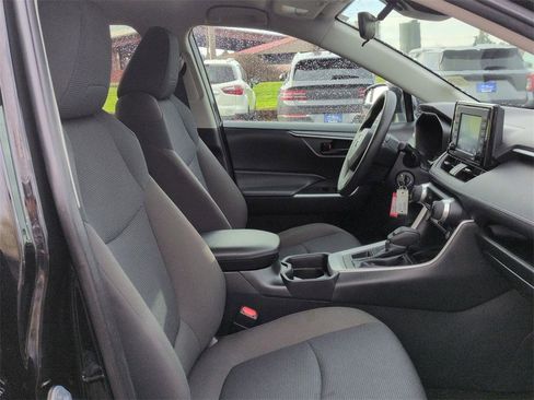 Used 2021 Toyota RAV4 LE image 29