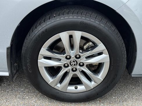 Used 2023 Toyota Sienna XLE Woodland Edition AWD/4WD image 4