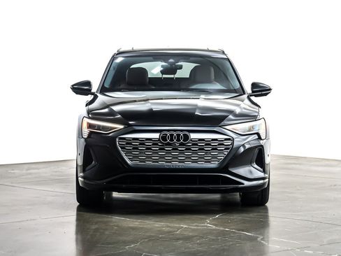 Used 2024 Audi Q8 e-tron Premium Plus image 4