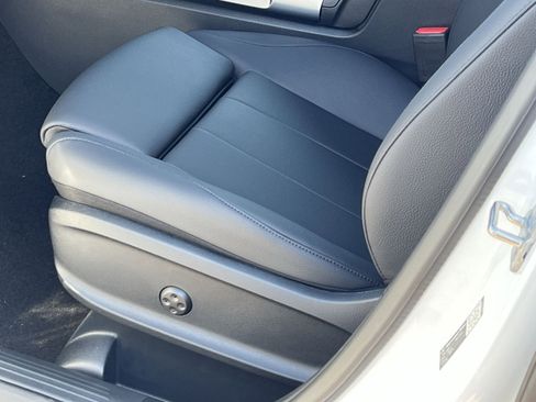 New 2026 Mercedes-Benz GLB 250 4MATIC image 12