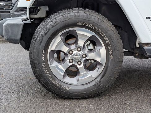 Certified 2016 Jeep Wrangler Unlimited Sahara w/ Dual Top Group image 24